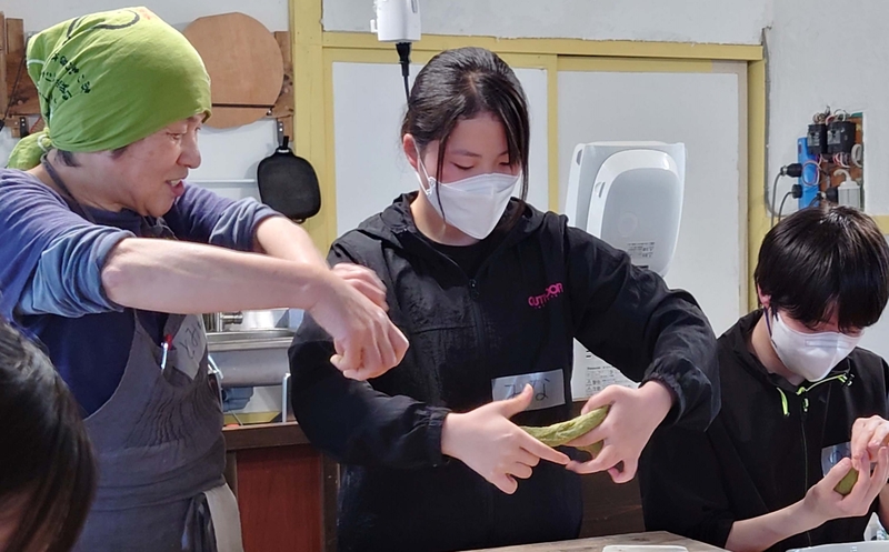 【島のやさい】で収穫野菜をクッキング（野菜収穫体験）