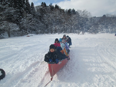 カヌーで雪上を滑走！